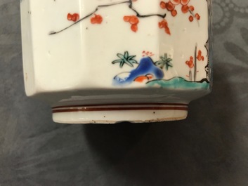 An ogival Japanese Kakiemon sugar box and cover, Edo, 17/18th C.