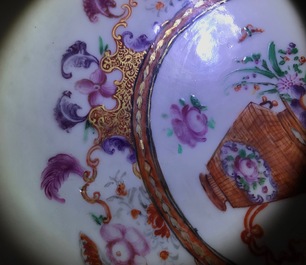 Een Chinese famille rose kom met mandarijns decor, Qianlong