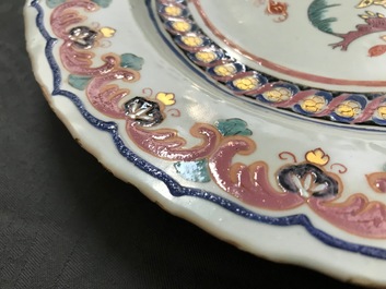 Un plat en porcelaine de Chine famille rose dans le go&ucirc;t de Pronk, Qianlong