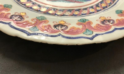 Un plat en porcelaine de Chine famille rose dans le go&ucirc;t de Pronk, Qianlong