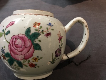 乾隆 粉彩花卉纹瓷盘八件 粉彩花卉纹茶壶和粉彩花卉纹船形调味汁杯