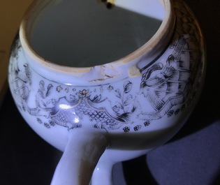 Deux th&eacute;i&egrave;res armori&eacute;es en porcelaine de Chine grisaille, Qianlong