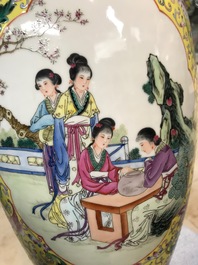 Drie Chinese famille rose vazen, Republiek, 20e eeuw