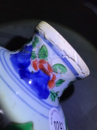 Un vase en porcelaine de Chine wucai &agrave; d&eacute;cor mythologique, &eacute;poque Transition