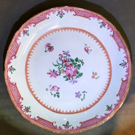 Een 44-delig Chinees famille rose servies, Qianlong