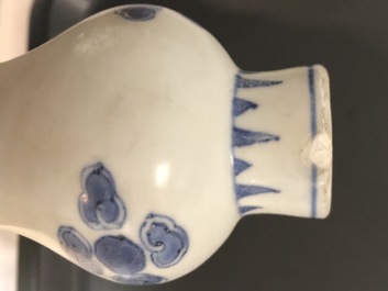 A Chinese blue and white bottle vase with floral design, Hatcher cargo, Transitional period