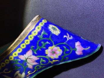 19-20世纪 女人物瓷像及蓝瓷鞋