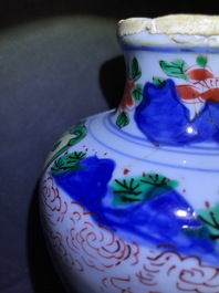 Een Chinese wucai vaas met mythologisch decor, Transitie periode