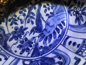 Cinq bols et assiettes en porcelaine de Chine bleu et blanc, Wanli, Tianqi et &eacute;poque Transition