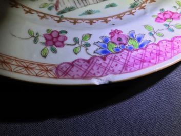 Cinq assiettes en porcelaine de Chine famille rose &agrave; d&eacute;cor de paons, Qianlong