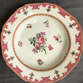 Een 44-delig Chinees famille rose servies, Qianlong