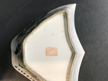 Deux tasses en porcelaine de Chine famille rose, un plat et une th&eacute;i&egrave;re en qianjiang cai et un vase hu, 19/20&egrave;me