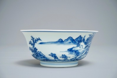 Un bol en porcelaine de Chine bleu et blanc &agrave; d&eacute;cor d'un paysage raffin&eacute;, marque et &eacute;poque de Yongzheng