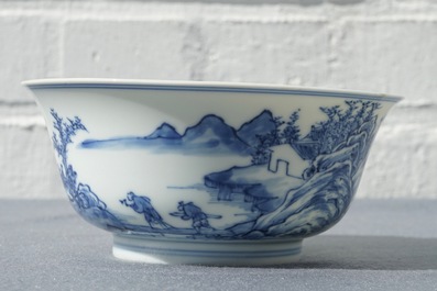 Een Chinese blauwwitte kom met fijn landschapsdecor, Yongzheng merk en periode