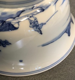 Een Chinese blauwwitte kom met fijn landschapsdecor, Yongzheng merk en periode