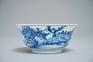 Un bol en porcelaine de Chine bleu et blanc &agrave; d&eacute;cor d'un paysage raffin&eacute;, marque et &eacute;poque de Yongzheng