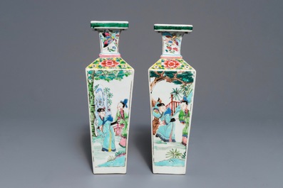 Une paire de vases de forme carr&eacute; en porcelaine de Chine famille rose, Yongzheng