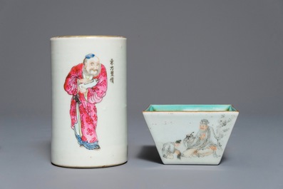 Een Chinese famille rose 'Wu Shuang Pu' penselenbeker en een wijnkom, 19/20e eeuw