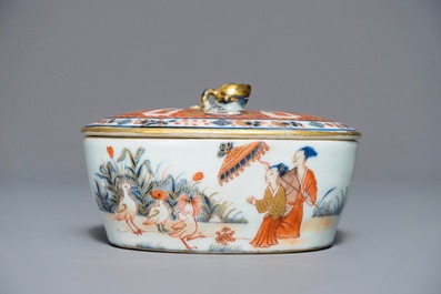 Un beurrier en porcelaine de Chine de style Imari &agrave; d&eacute;cor &quot;Dames au Parasol&quot;, Qianlong, ca. 1736-1738