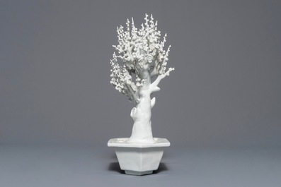 Un mod&egrave;le d'un arbre en porcelaine blanc de Chine, Kangxi