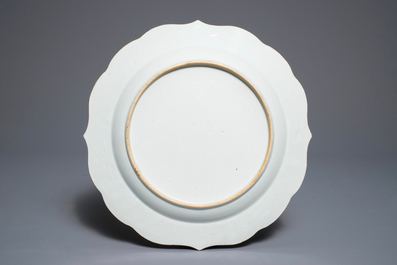 Un plat armori&eacute; 'Reubs-de Dobbeleer' en porcelaine de Chine grisaille pour le march&eacute; belge, Qianlon