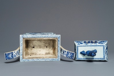 A Chinese blue and white 'Buddhist lions' altar set with incense burner, 19th C.