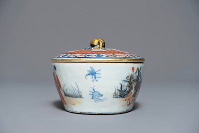 Un beurrier en porcelaine de Chine de style Imari &agrave; d&eacute;cor &quot;Dames au Parasol&quot;, Qianlong, ca. 1736-1738