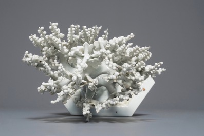 Un mod&egrave;le d'un arbre en porcelaine blanc de Chine, Kangxi