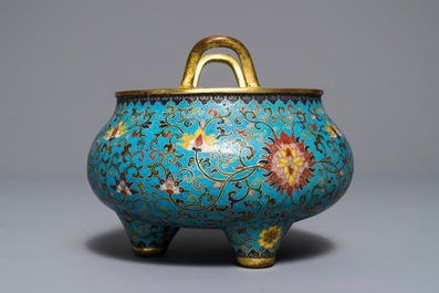 Een Chinese cloisonn&eacute; wierookbrander, Qianlong merk, 18/19e eeuw