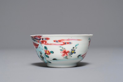 Une tasse et soucoupe en porcelaine de Chine famille rose &agrave; d&eacute;cor de 'La Romance de la chambre de l'ouest', Yongzheng/Qianlong