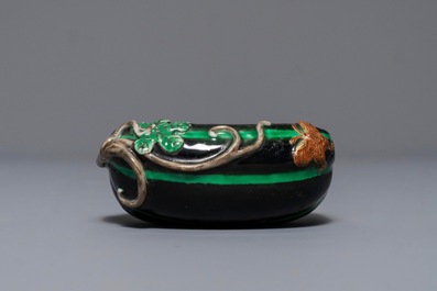 A Chinese black ground melon-shaped brush washer, 18/19th C.