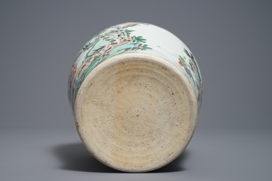 Een Chinese famille verte Kangxi-stijl vaas, 19/20e eeuw