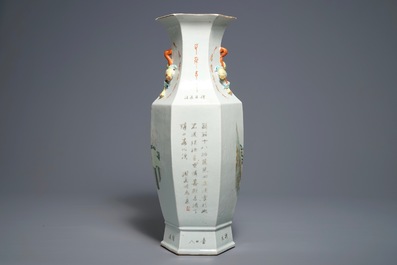 Un vase de forme hexagonale en porcelaine de Chine qianjiang cai, 19/20&egrave;me