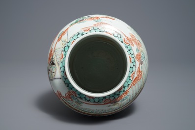Un vase en porcelaine de Chine famille verte de style Kangxi, 19/20&egrave;me