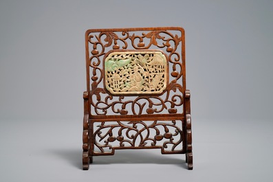 A small Chinese jade plaque mounted in a carved wood table screen, 19/20th C.