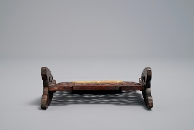 A small Chinese jade plaque mounted in a carved wood table screen, 19/20th C.