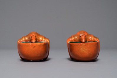 Een paar Chinese penselenwassers in de vorm van vleermuizen, 18/19e eeuw