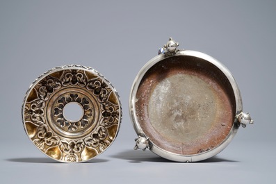 Een pul met aposteldecor in Creussen steengoed met latere Russisch zilveren Faberg&eacute;-montuur, 1656 gedateerd