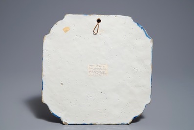 Een polychrome Delftse plaquette met kersenplukkers, 18e eeuw