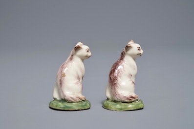 A pair of polychrome Dutch Delft miniatures of cats, 18th C.