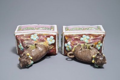 Une paire de mod&egrave;les de carlins en fa&iuml;ence polychrome de Tournai, 18&egrave;me