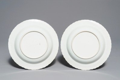 Une paire d'assiettes profondes en porcelaine de Chine bleu et blanc, 18/19&egrave;me
