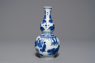 Een Chinese blauwwitte kalebasvaas met figuren in een landschap, Transitie periode