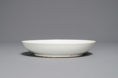 Une coupe en porcelaine de Chine coquille d'oeuf &agrave; d&eacute;cor d'un sage, Yongzheng