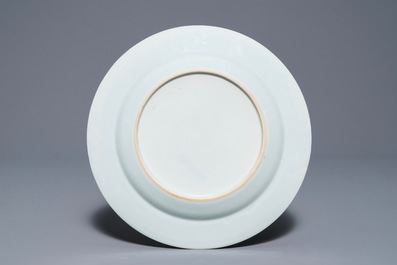 Une assiette en porcelaine de Chine grisaille au sujet mythologique, Qianlong