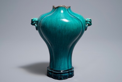 A Chinese monochrome turquoise-glazed vase on stand, 18th C.