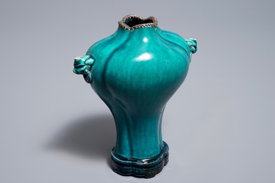 A Chinese monochrome turquoise-glazed vase on stand, 18th C.