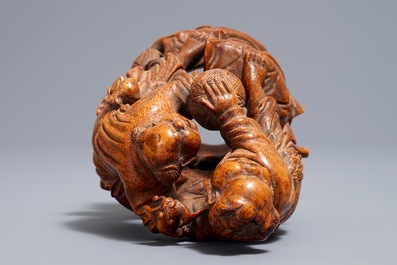 A Chinese carved bamboo group of two playing boys, 19/20th C.