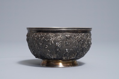 A Chinese silver relief-decorated bowl, marked Qing Xiang, 19/20th C.