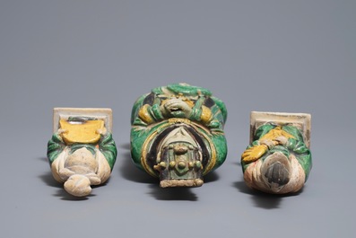 Drie Chinese figuren met sancai-glazuur, Ming